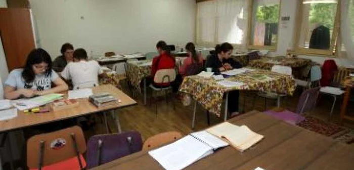 Iaşi: Casieră de la Universitatea „Al. I. Cuza” acuzată că a luat 222.000 de lei din banii studenţilor