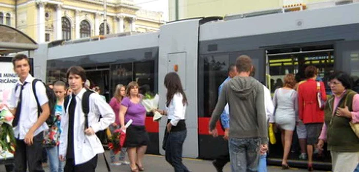 Oradea: RER va curăţa staţiile de tramvai mai conştiincios