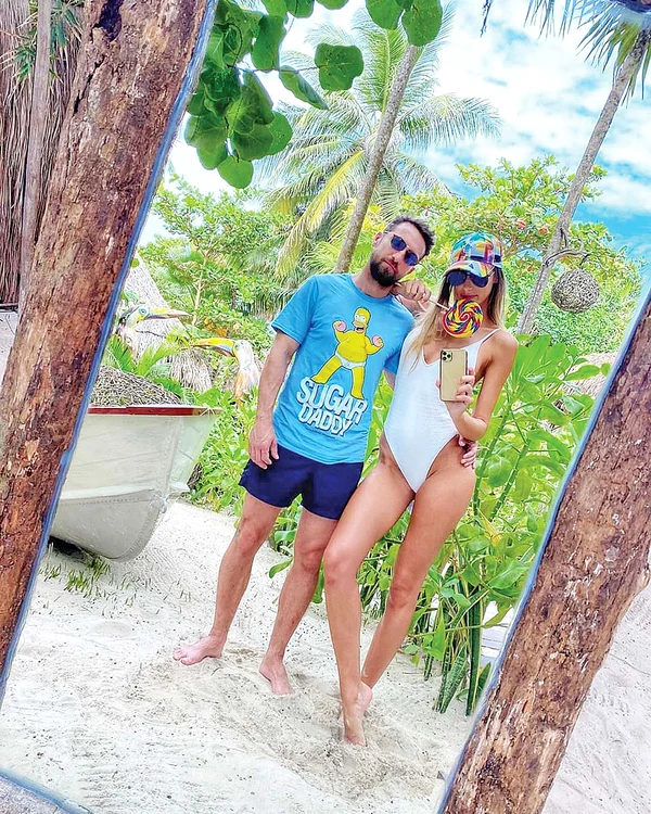 Dani Oţil s-a afişat cu iubita în vacanţa din Mexic