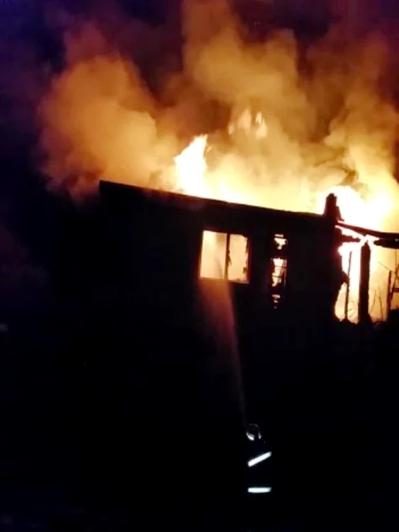Proprietarii locuinţei spun că vor dărâma casa pentru că nu o mai pot folosi. Pe de altă parte, vor să îi dea ISU în judecată pentru cele întâmplate.