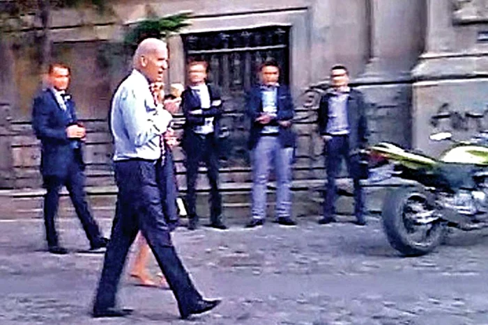 Cristina i-a vândut îngheţată vicepreşedintele american (FOTO: DORIN CONSTANDA)