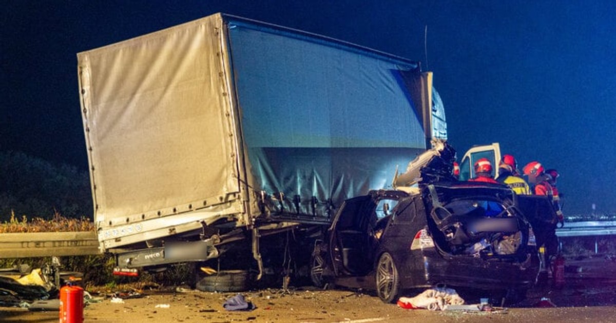 Tragedie pe o autostradă din Germania: un tânăr a murit după ce s-a izbit cu BMW-ul de un camion românesc