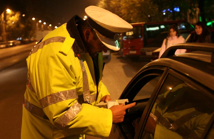 
    Agenţii de poliţie nu i-au permis şoferului recoltarea probelor biologice la spitalFoto: "Click!"  