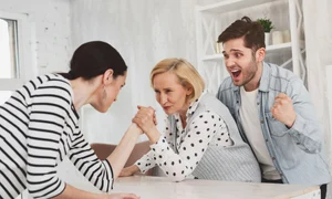 Mama, pe primul loc in topul prioritatilor lui  Sursa foto shutterstock 1090333826 jpg