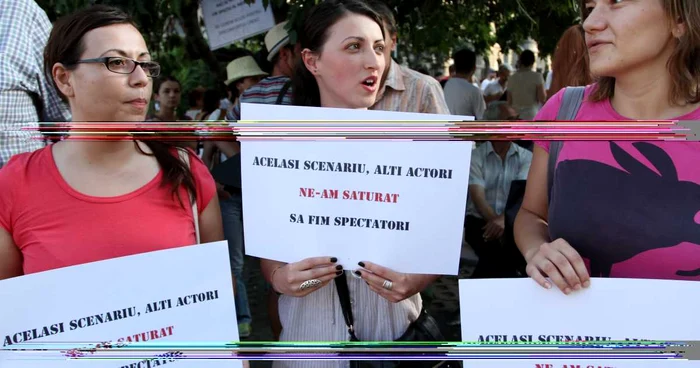 WSJ scrie că structurile din vremea comunismului doar au mimat o schimbare democratică. FOTO Mediafax