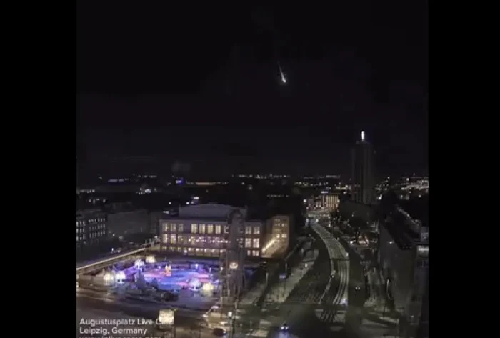 Imaginile cu asteroidul au fost surprinse de camerele de supraveghere