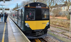 tren baterii UK wikimedia jpg