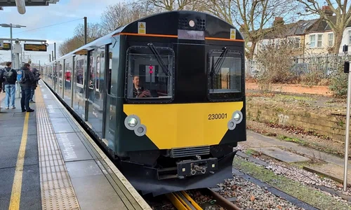 tren baterii UK wikimedia jpg