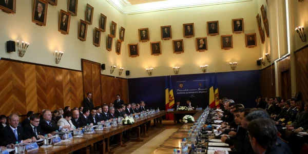 Ministrii români si moldoveni la sedinta comuna de Guvern de la Iasi
