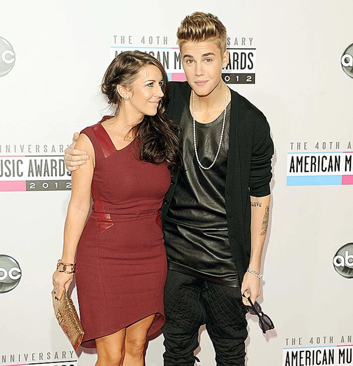 Cântăreţul Justin Bieber (20  de ani) a fost lansat de mama lui, Pattie Mallette (38 de ani)