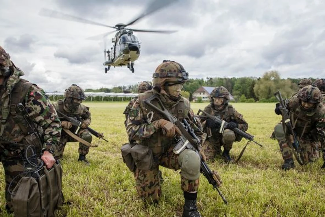 Soldați Elveția FOTO: facebook/Scweizer Armee