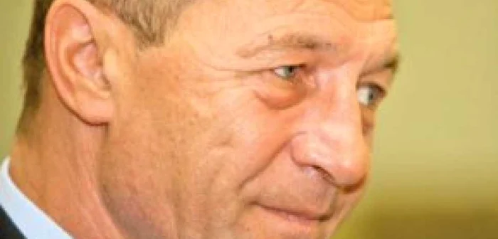 Băsescu le-a transmis miniştrilor că este alături de ei pentru că este criză