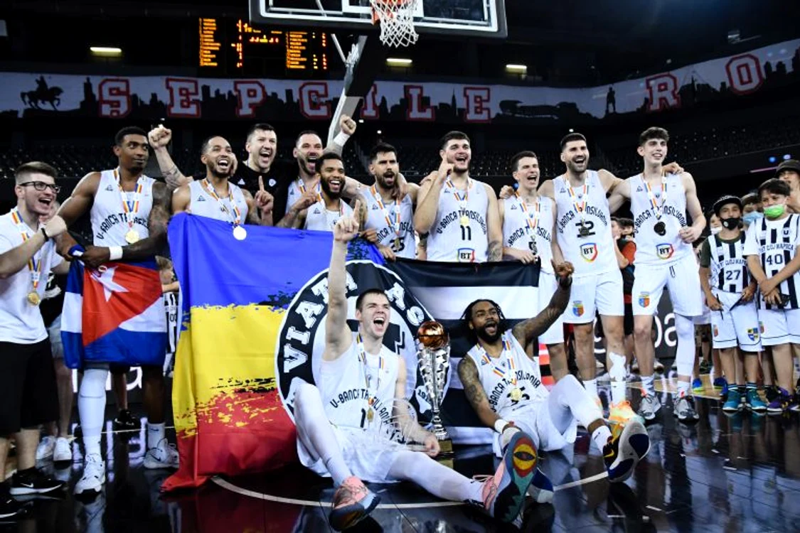 
    U BT Cluj-Napoca a cucerit pentru a treia oară în ultimii 10 ani titlul național la baschetFOTO: Sportpictures.eu  