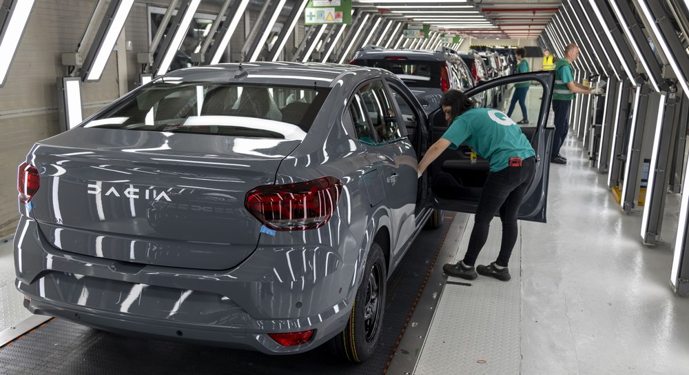 Vânzările Dacia au crescut cu 24%. Renault revine pe profit