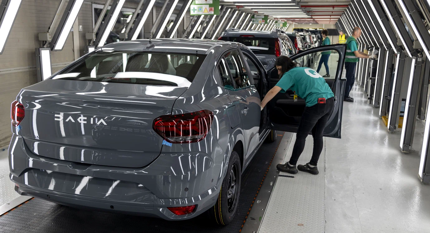 Linie de producție a fabricii Dacia