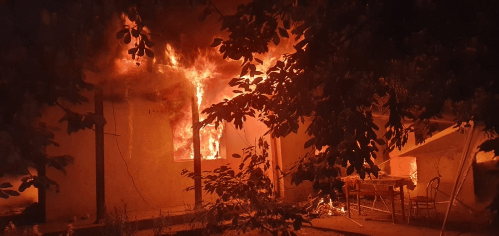 Spațiu comercial, distrus de incendiu în Vaslui. Pagubele se ridică la sute de mii de lei