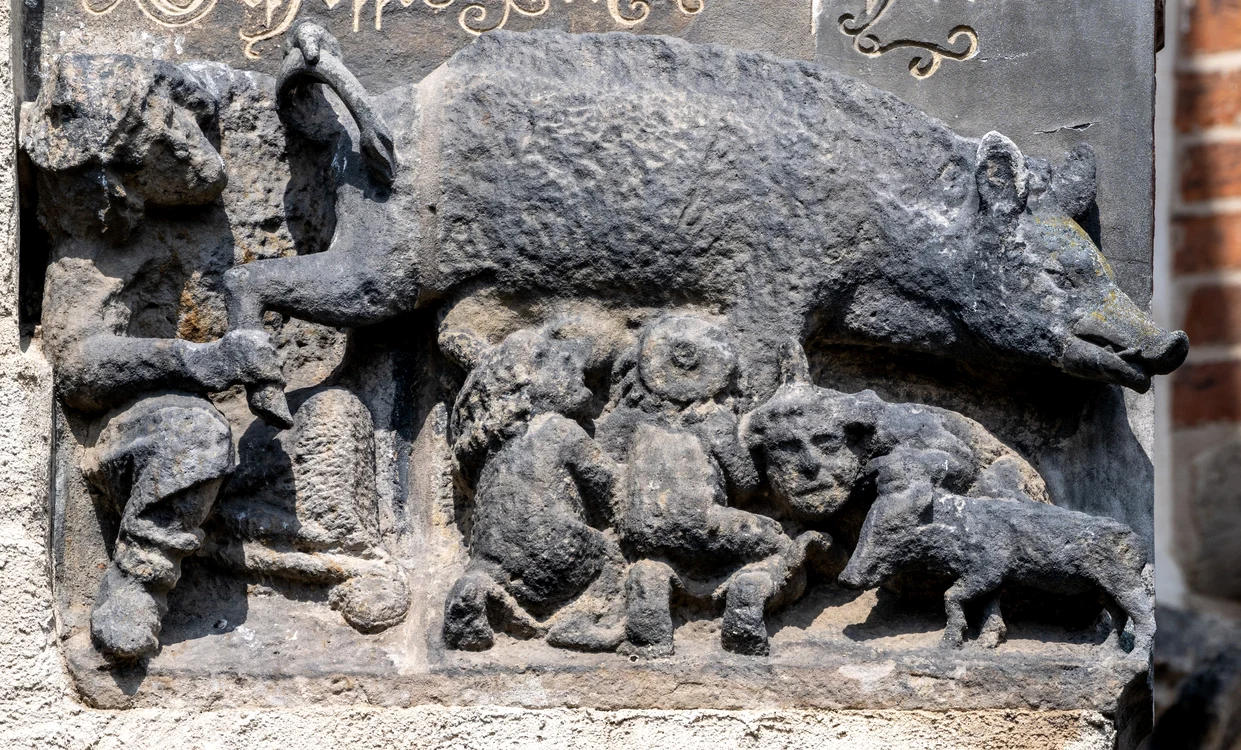 Sculptura antisemita pe zidul unei biserici din Wittenberg, în Germania. FOTO: Profimedia 