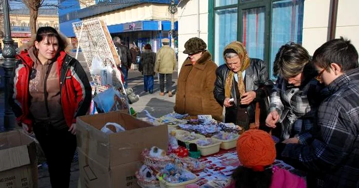 Comercianţii de mărţişoare au ieşit cu marfa la vânzare