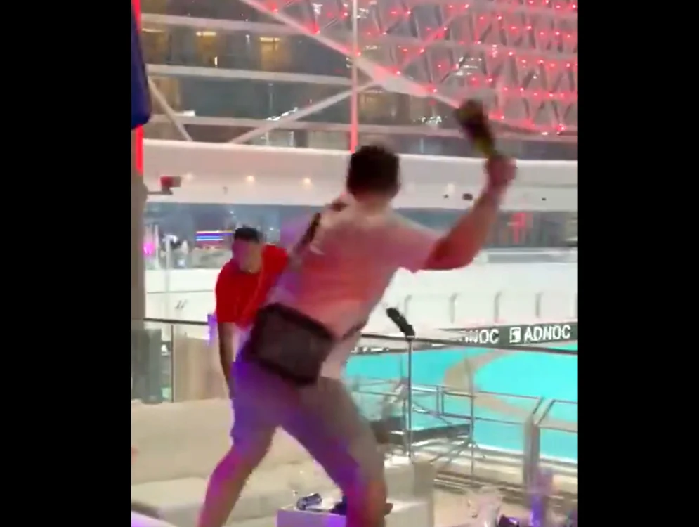 Bătaie cu sticle de șampanie după Marele Premiu de la Abu Dhabi