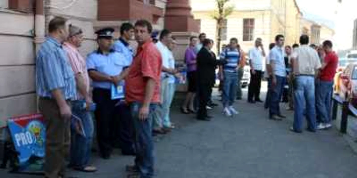 Braşov: Poliţiştii fac muncă voluntară!