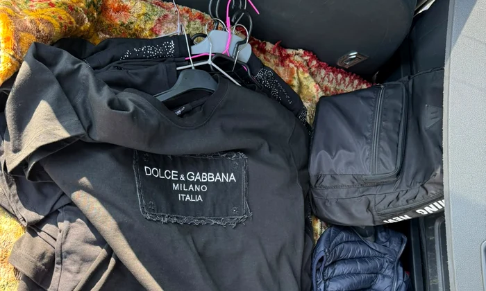 Cămășile cu camere folosite la examene FOTO Parchetul Tribunalului București