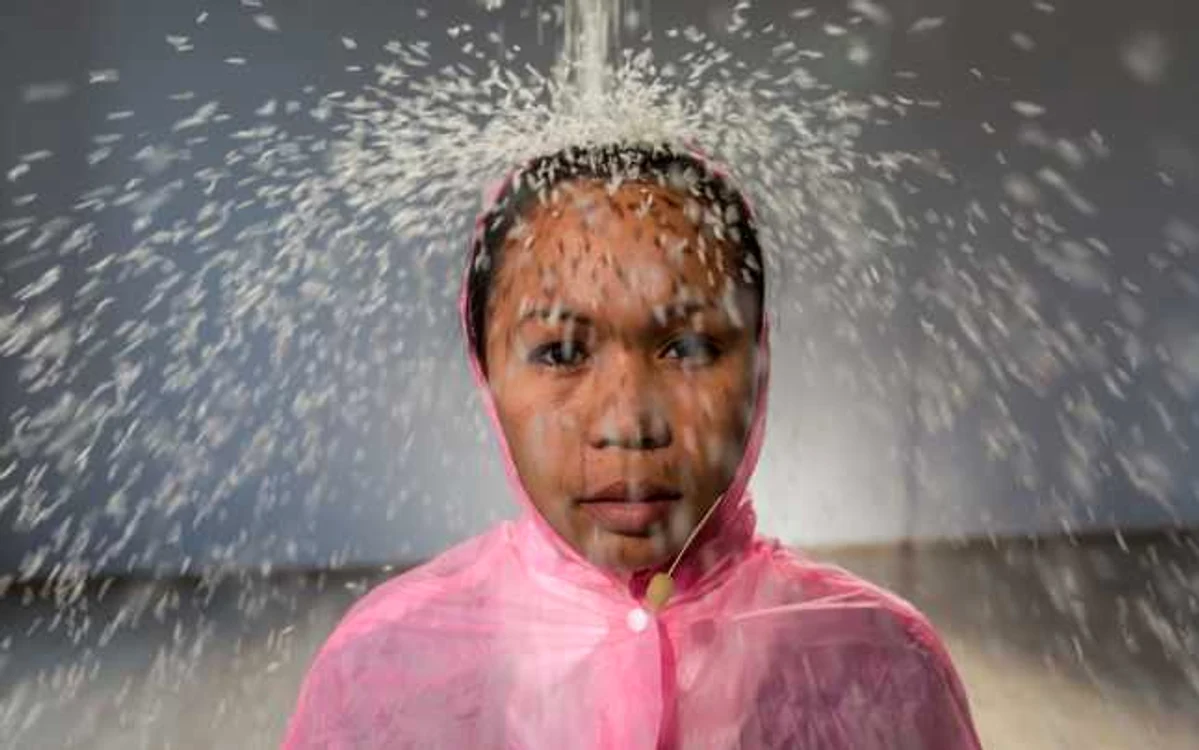 Secvenţă din spectacolul "Produse domestice" FOTO George Popescu