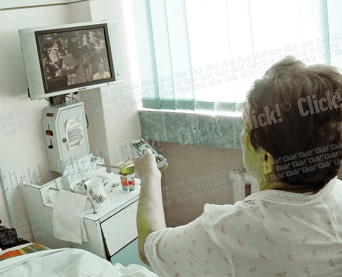 Maria Onac îşi caută emisiunea preferată (Fotografii: Bianca Preda)