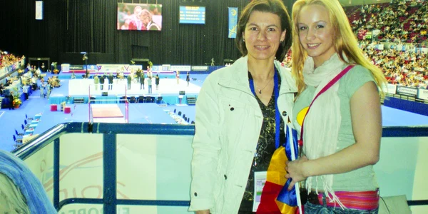 Angela Cacoveanu, alături de multipla campioană olimpică Sandra Izbaşa