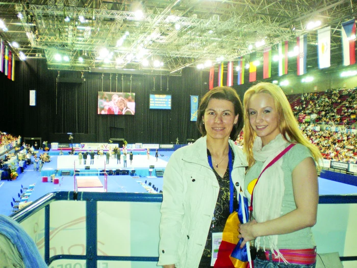 Angela Cacoveanu, alături de multipla campioană olimpică Sandra Izbaşa