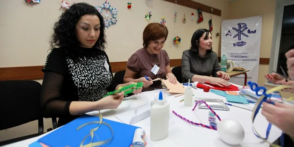 Fiecare mămică și-a ales câte un tipar după care a confecționat jucăria de brad