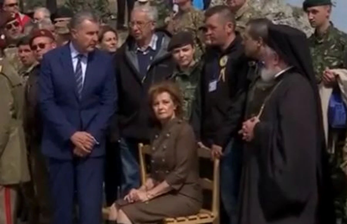 Majestatea Sa a avut nevoie să se aşeze pentru câteva momente