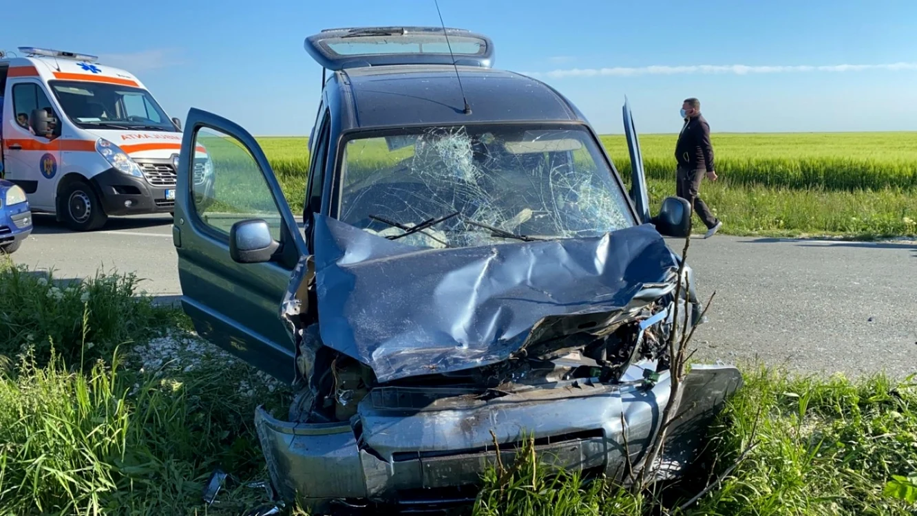Una dintre maşinile implicate în accident foto: SAJ