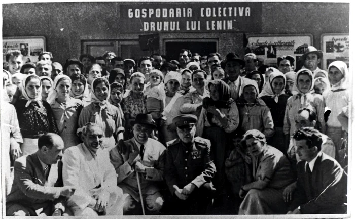 Ceauşescu (dreapta jos), Ana Pauker şi Gheorghiu-Dej în vremea colectivizării FOTO Memorialul Sighet