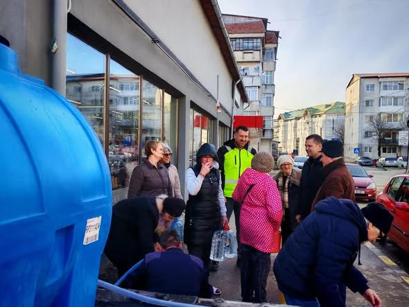 Alimentarea cu apă se reia la Moreni, de miercuri seara: poate fi folosită doar pentru igiena toaletei