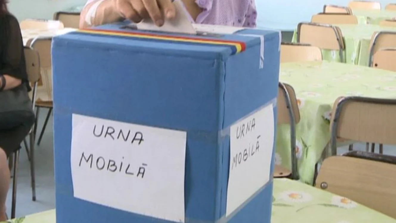 Doi membri ai secţiei de vot sunt acuzaţi că au luat cu 70 de buletine în plus
