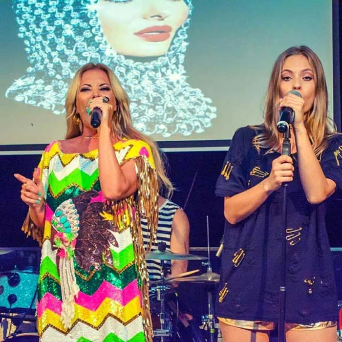 Oana, sora ei, e backing-vocals