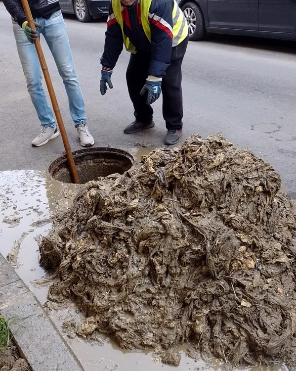 Șervețelele umede, dusmanul numărul unu FOTO Compania de Apă 