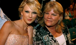 taylor swift mama jpeg