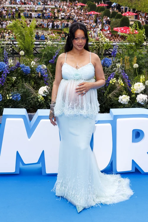 Rihanna a strălucit la premiera filmului „Smurfs” (Foto: Profimedia)
