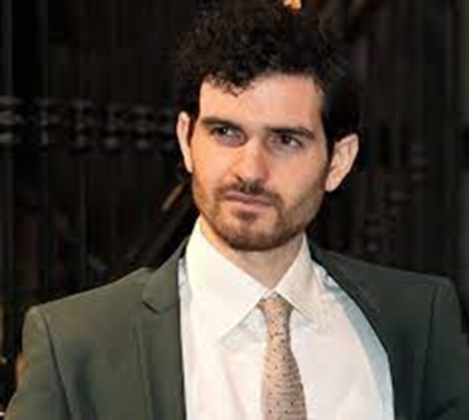 Interviu cu poetul Daniel Revach: Poezia mea și cercetarea mea sunt două moduri complementare de a explora condiția umană