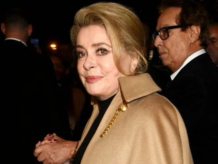 
    Catherine Deneuve a fost văzută la casa ei din ParisFoto: Getty   