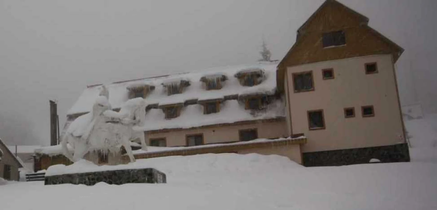 Cabana din Pasul Vâlcan. FOTO: Daniel Guţă. ADEVĂRUL.