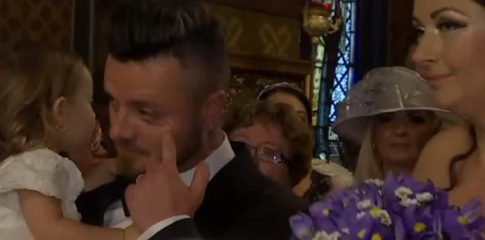 Tavi Clonda a lăcrimat în timpul ceremoniei din biserică 