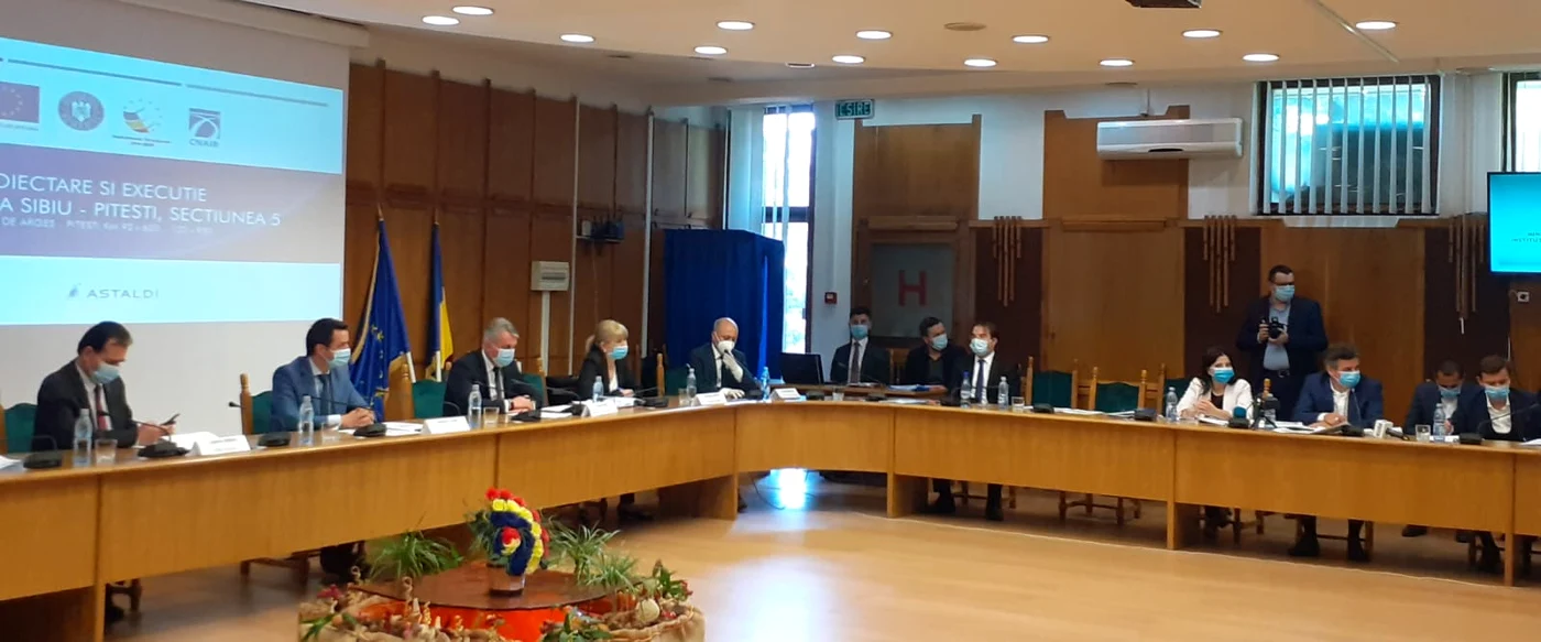 Contractul Secțiunii 5 din Autostrada Sibiu-Pitești a fost semnat la sediul Prefecturii Argeș