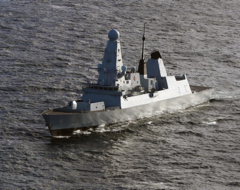 HMS Defender FOTO EPA-EFE