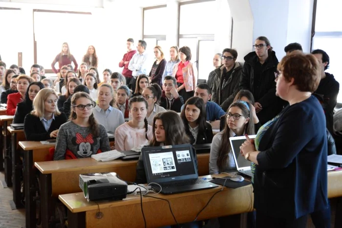 simona condurache bota conferentiar