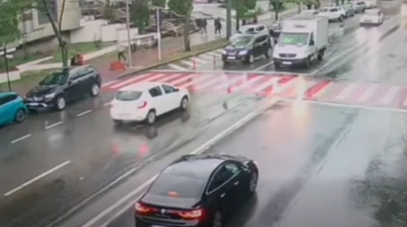 Un șofer de 76 de ani a mers pe contrasens. 