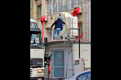 Aparatura din clinca Oanei Zăvoranu a fost ridicată de executori / foto: Cancan