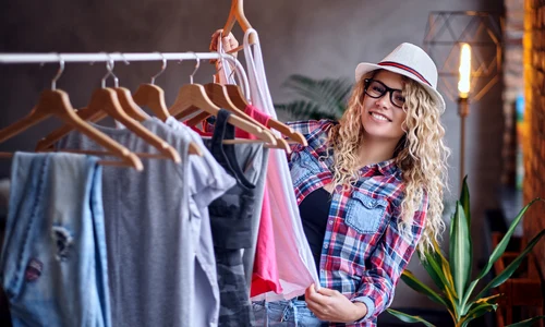 Vanzari haine second hand  Sursa freepik com jpg