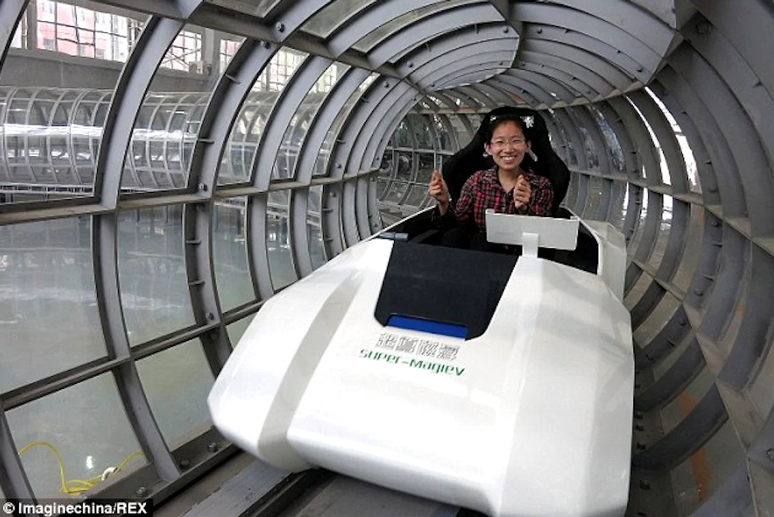 
    Noul tren al chinezilor ar trebui să ruleze în tuneluri vidate (foto: REX via businessinsider.com)  
